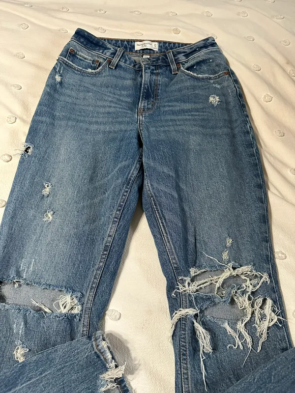 Abercrombie Curve Love Mom High Rise Jeans - Image 4