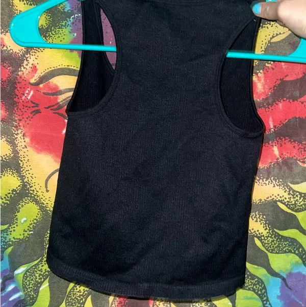 OQQ Crop Tank Top Black - Image 4