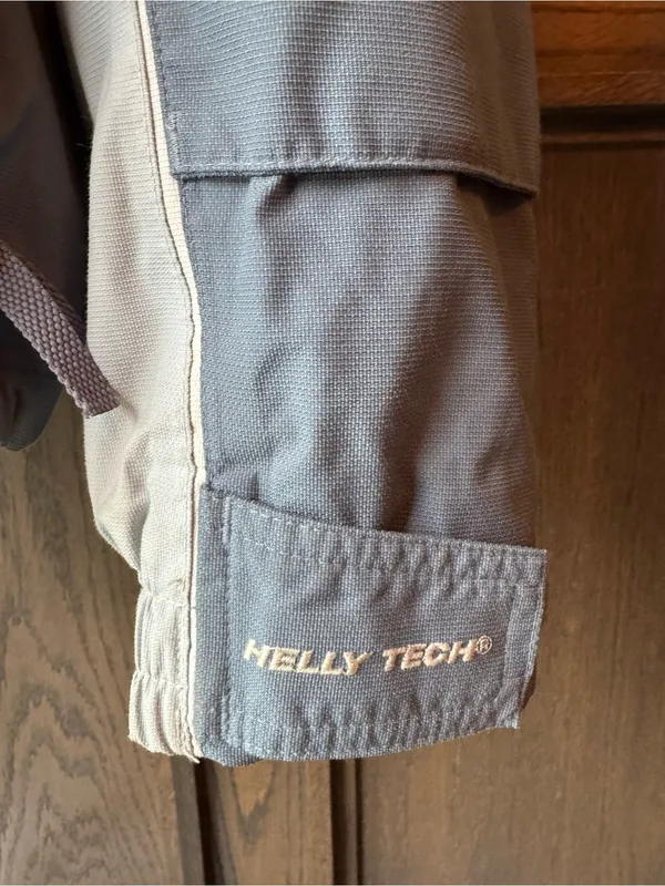 Helly Hansen women’s Y2K vintage colorblock Light Gray and Slate Jacket medium - Image 4