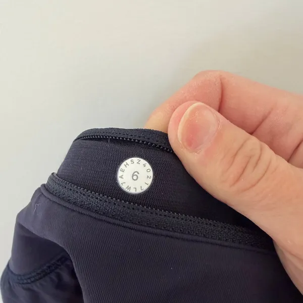 Lululemon Navy Blue Pace Perfect Shorts Sz 6 - Image 4