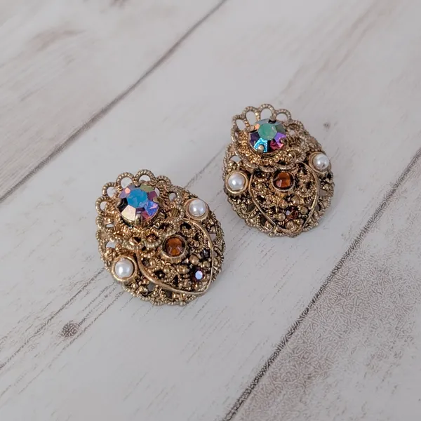 Vintage Clip On Earrings Stunning & Elegant Brassy Tone/Dark Gold Tone - Image 9