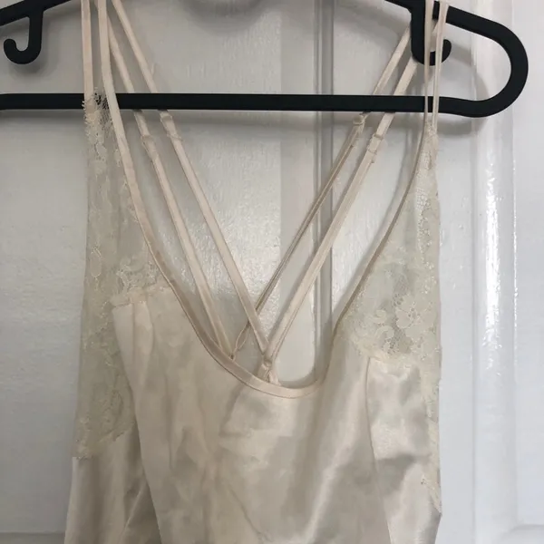 Vintage Victoria’s Secret Ivory White Lingerie Slip with Lace Detail Medium - Image 2