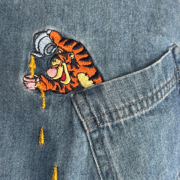 Vintage‎ Disney Pooh Chambray Denim Shirt Tigger Piglet Embroidery Button Front - Image 4