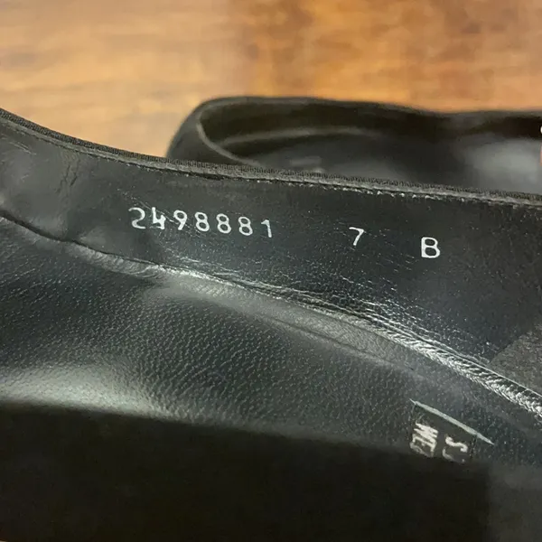 Stuart Weitzman black round toe heels - Image 10