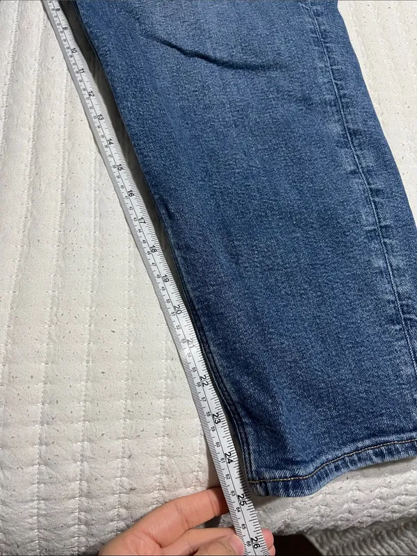 American Eagle Outfitters Straight-Leg Women's Jeans in Medium Blue Wash - Image 2