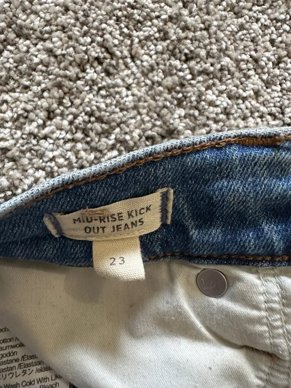 Madewell Jeans Mid-Rise Kick Out Crop - Image 4