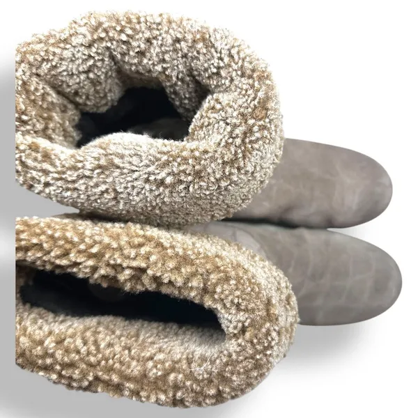 Stuart Weitzman Suede Shearling Lined Winter Boots‎ Taupe Croc Embossed Size 7.5 - Image 13