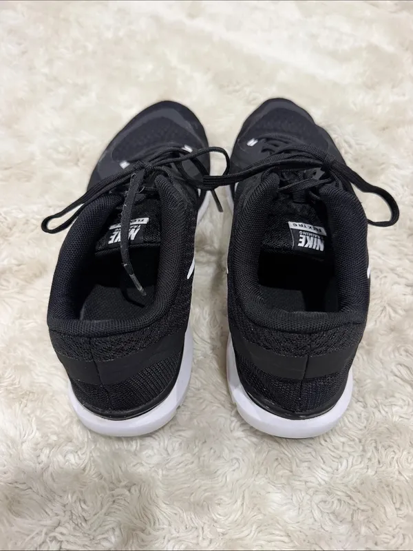 Nike Flex Trainer 6 athletic shoes in Black and White Woman’s Size 9.5 - Image 4