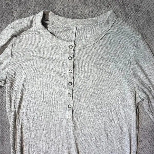 Aerie Women’s XS Gray Ribbed Long Sleeve Henley Snap Button Curved Hem Top #1800 - Image 3