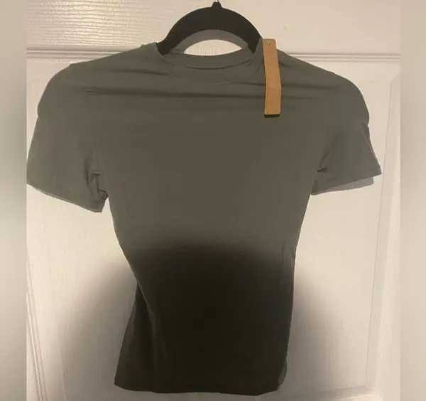 SKIMS Fits Everybody Tshirt Gunmetal Size xs NWT - Image 2