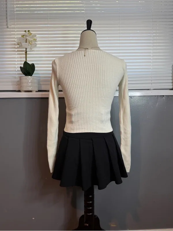 Brandy Melville John Galt Cream Ribbed V Neck Sweater Top Size M Long Sleeve - Image 6