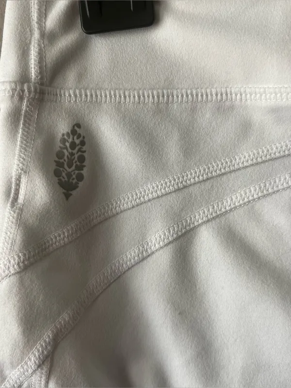 Free People Movement White High Rise Biker Baby Shorts Size Medium - Image 4
