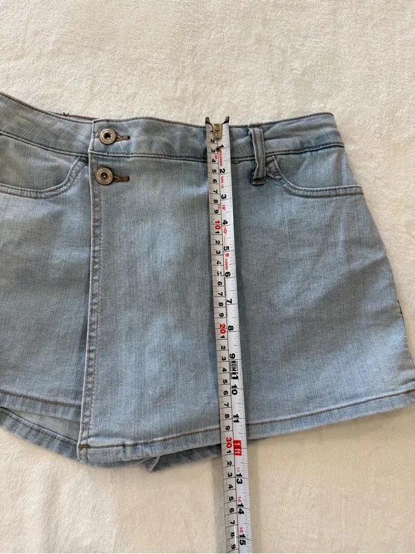 BCBG Generation Denim Skort XS Light Wash Y2K Mini Skirt Shorts - Image 7