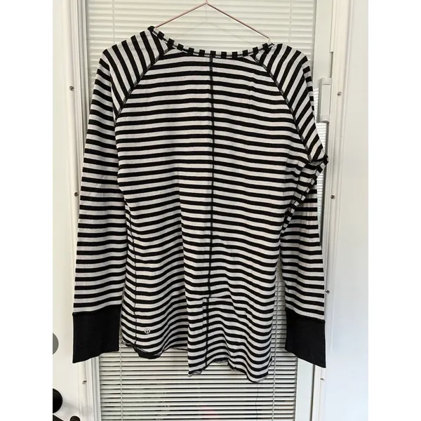 Lululemon Open Your Heart Long Sleeve‎ Reversible Heathered Black Striped Size 6 - Image 2
