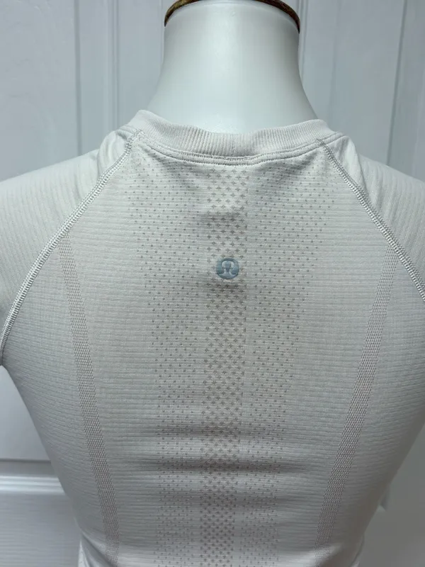Lululemon Swiftly Tech‎ Short Sleeve Shirt - Size 6. - Image 4