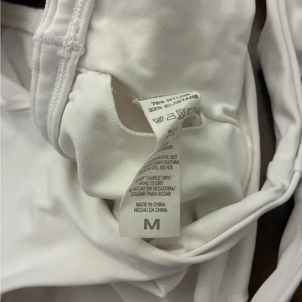 Alphalete Sports Bra Top Women’s Medium White Cut Out High Neck - Image 4