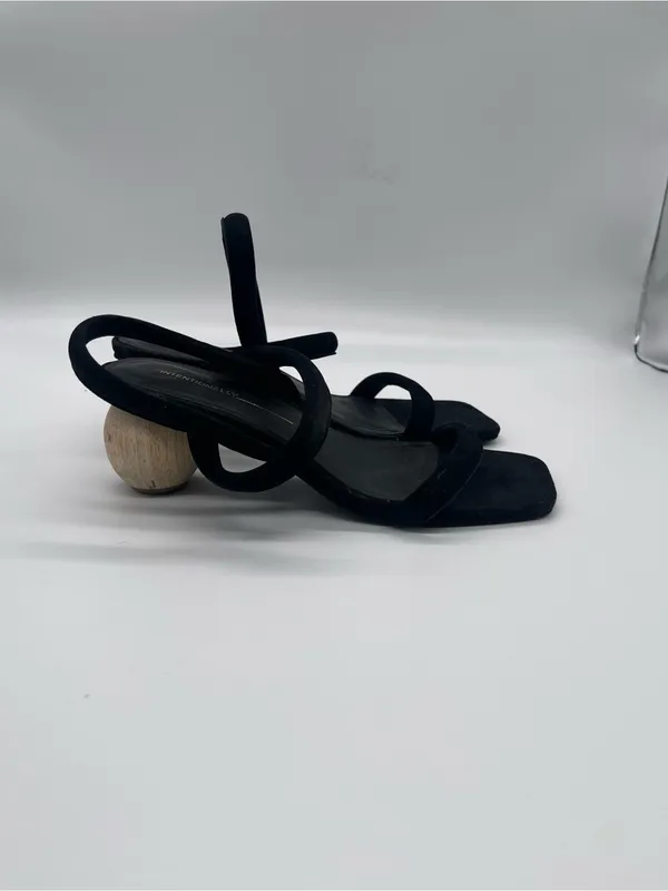 Internationally Black Strappy Sandals with Sculpted Wooden Heel - Image 7