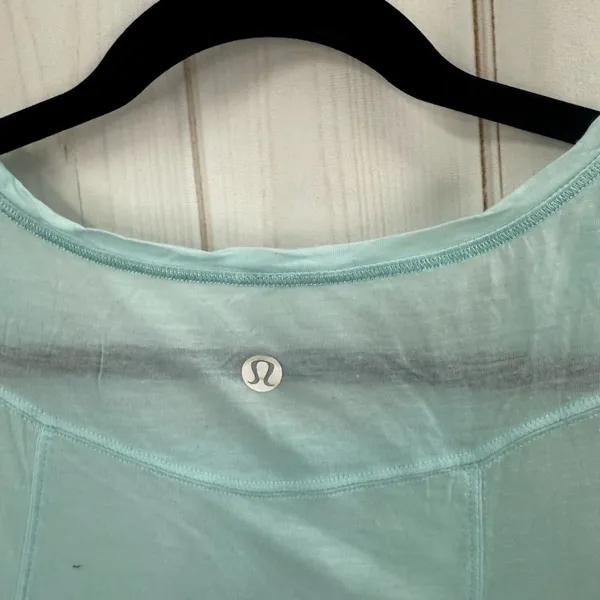 Lululemon Women’s Medium Blue Tee Flowy - Image 2