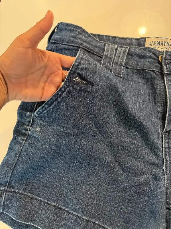 Levi’s Signature Denim Look Womens Shorts‎ Size Misses 12 - Image 3