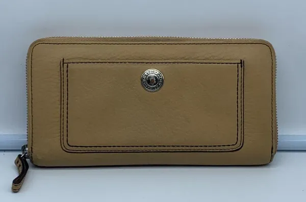 Coach tan and brown leather zip around wallet - Image 6