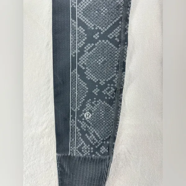 lululemon athletica Black Snake-Print Seamless Leggings - Image 7