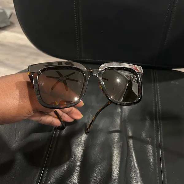 Stylish Tortoise Shell Sunglasses Brown - Image 4