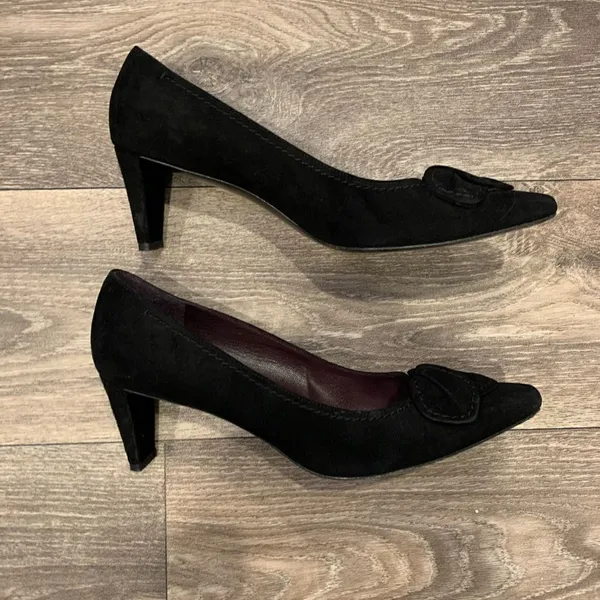 Stuart Weitzman Suede Leather Pumps with Flower Petal Detail Size 8 - Image 4