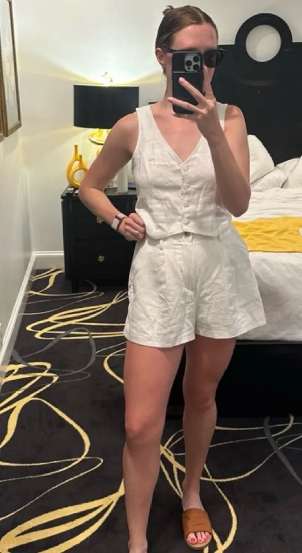 Hollister White Linen Button-Front Tank & High-Waist Shorts Set - Image 3