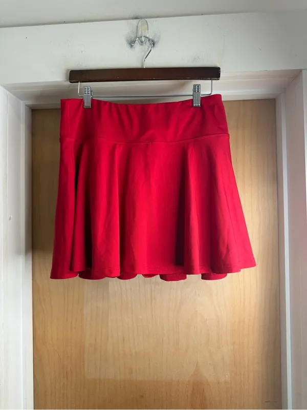Amazon Active Women’s Red Golf Skirt - with Built in Shorts. Size: Xtra Large - Image 2