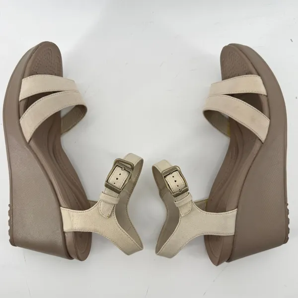 Crocs Leigh II Ankle Strap Wedge Sandal Beige Tan Women 10 Y2K Comfy Beach Vacay - Image 7