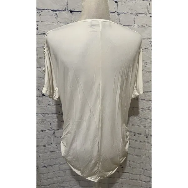 Madison Michelle V-neck white top with peek-a-boo chain link sleeves Size Large - Image 4