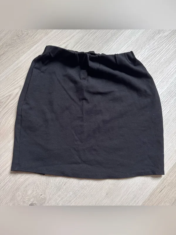Classic Black Mini Skirt with Subtle Front Slit - Image 3