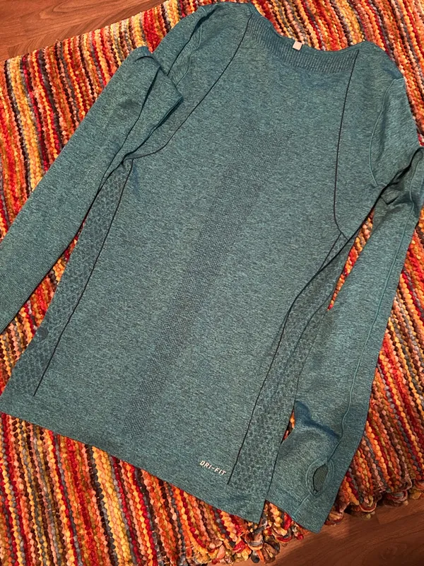 Nike Dri-Fit Women’s Long Sleeve Top Athletic small - Image 8