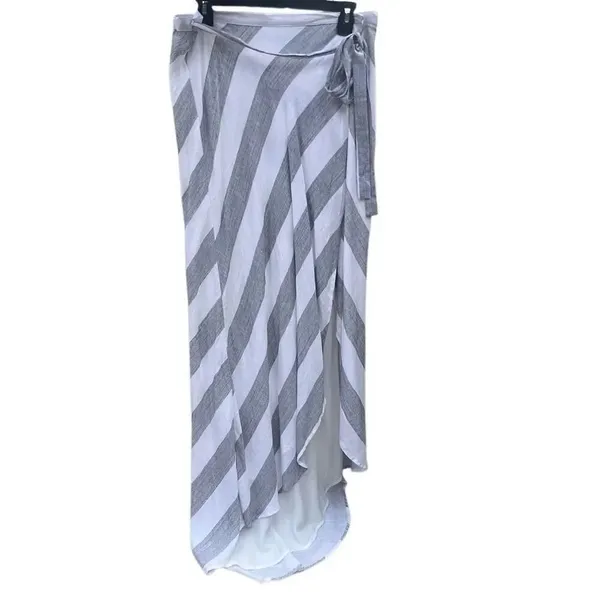 546. Lulus striped top and wrap skirt set small & med - Image 3