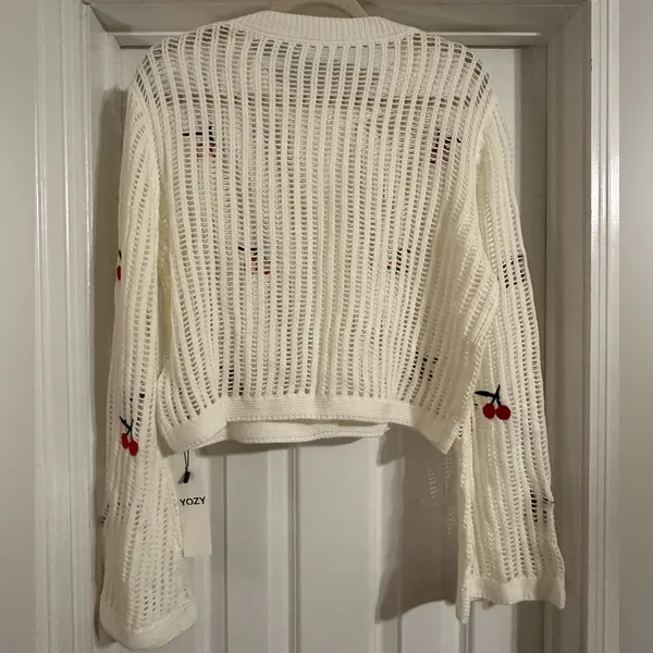 NWT Yozy Cherry Embroidered White Sweater Size L - Image 5