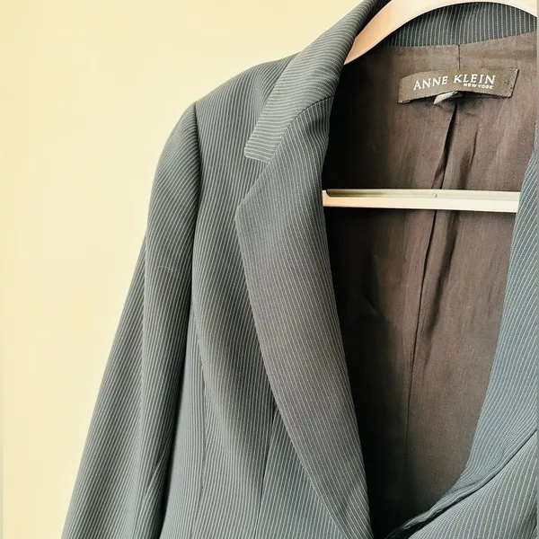 Anne Klein Pinstripe Blazer - Size 4 - Image 7