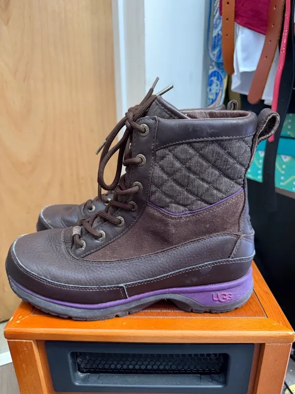 UGG Women’s Brown Insulated Lace-Up Boots- Trail Hiking - Traction Sole. Size: 8 - Image 4