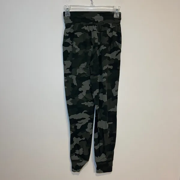 Lululemon Pants Green‎ Camo Joggers Ready To Rulu Size 0 - Image 3