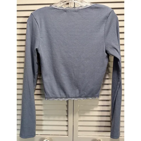 Active USA Blue Ribbed Long Sleeve Crop V Neck‎ Lace Trim Top Size Medium - Image 5