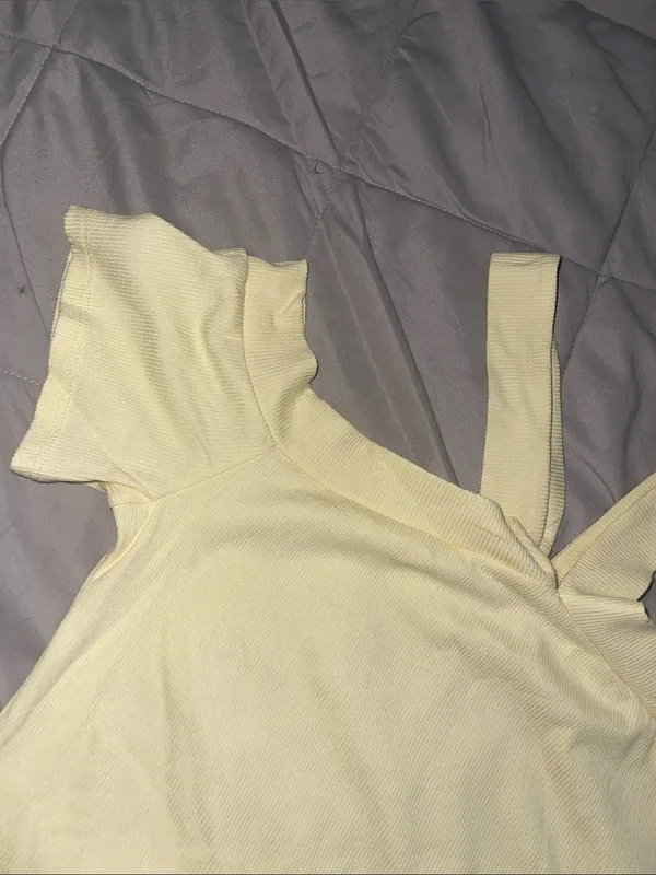 Cherish Ribbed Knit Short Sleeve Cold Shoulder Top Pale Yellow Medium - Image 4