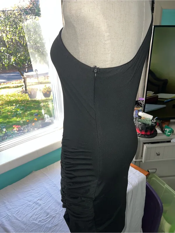 One-Shoulder Black Ruched Bodycon Dress - Image 5