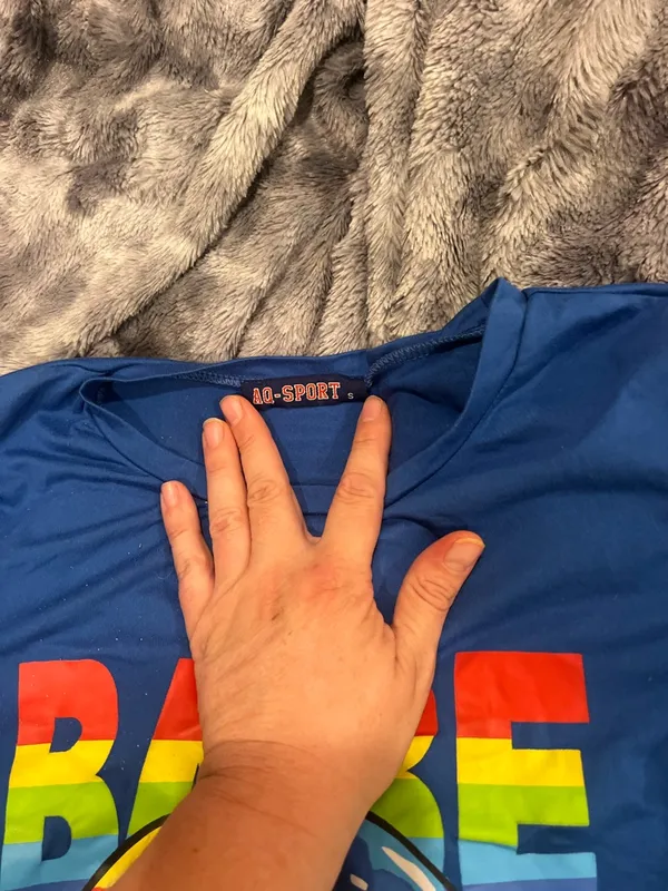 Jrs Blue 'Bare' Rainbow Lip Graphic Tee - Image 2