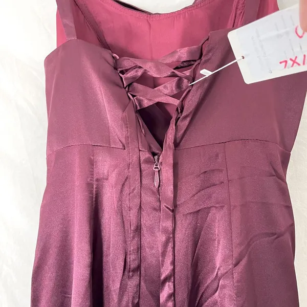 NWT Burgundy ruched leg slit formal prom dress - fits M - Image 5