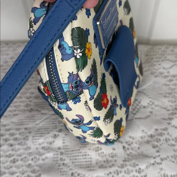 NWOT Disney Parks LOUNGE FLY mini stitch & lilo wristlet Fanny pack backpack - Image 4