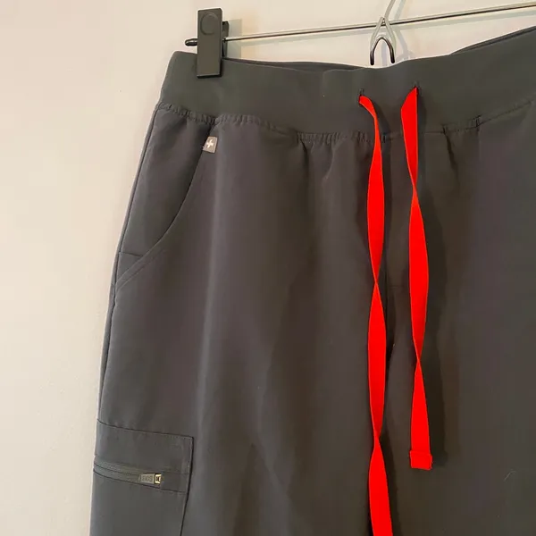 FIGS Charcoal Gray Zamora Jogger Scrub Pants Uniform Women's size Small Petite - Image 3