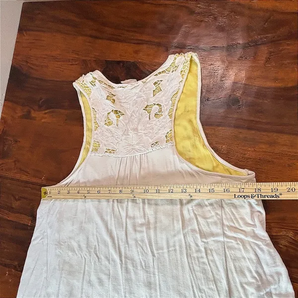 Akemi + Kin Anthropologie White Lace Yellow Lined High-Low Tank Top Large - Image 6