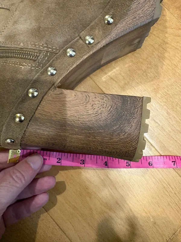 Guess Women's Damina Platform Wood Clog Booties boots suede tan sz 9 - Image 9