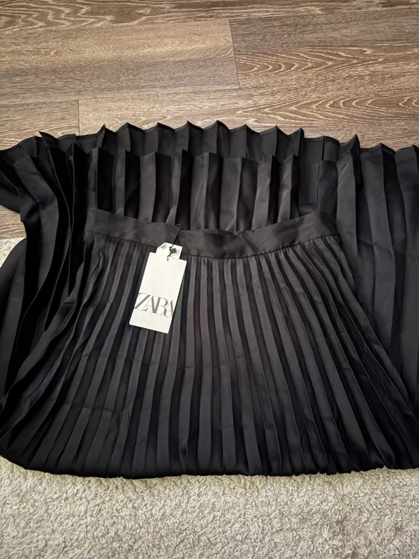 NWT Zara black satin pleated midi skirt. Size Large - Image 6