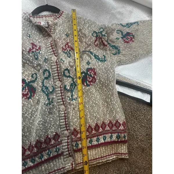 vintage Isle Of Cotton cardigan‎ W/embroidered Flowers Medium Tan - Image 6