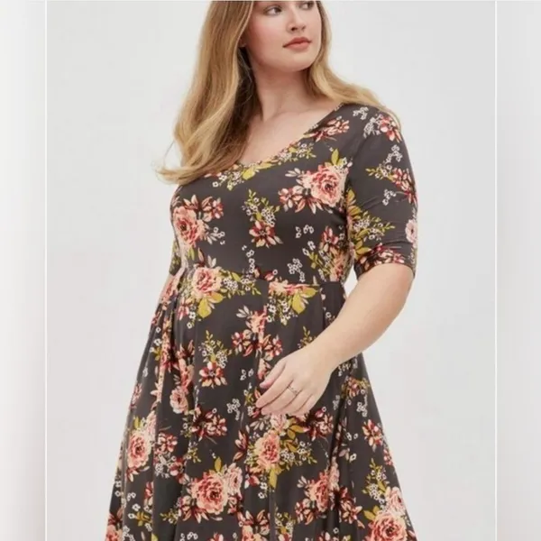 Torrid Super Soft Mini Skater Dress Gray Pink Floral Size 2 2X Pockets - Image 2